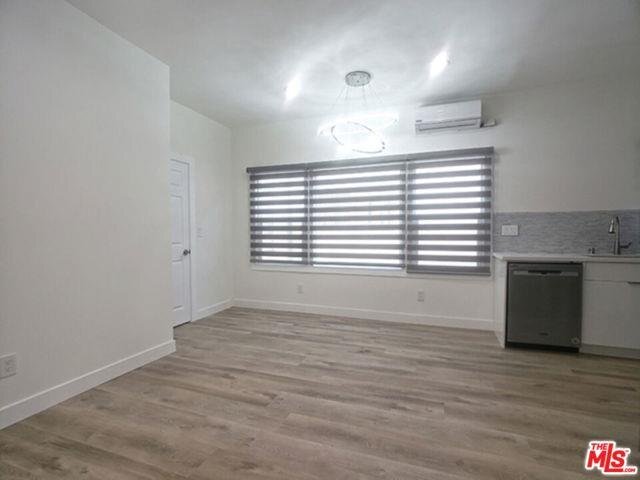 Building Photo - 1210 South Plymouth Boulevard Apt ##1/2, L...