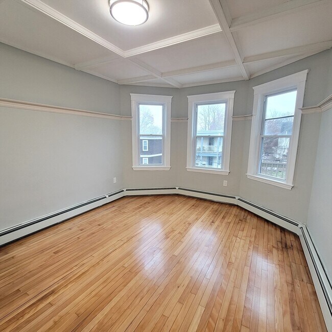 Building Photo - 50 Lithgow St