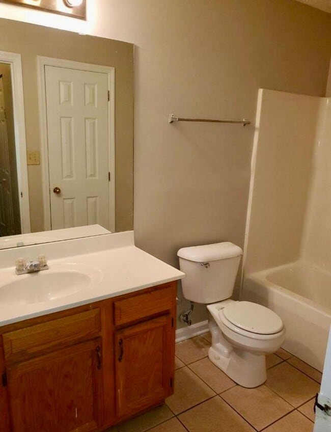 Foto del edificio - 2 Bedroom Of Richmond Road! ALL ELECTRIC!