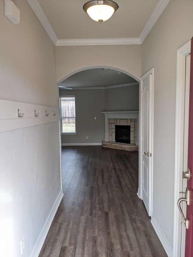 Building Photo - 5805 Thompson Pl.