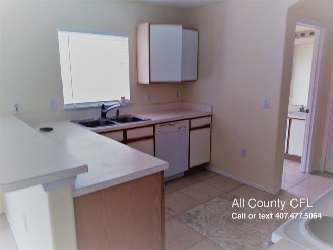 Building Photo - 14321 Sun Bay Dr