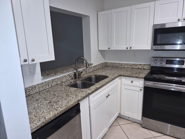 Foto del edificio - 2966 Coral Springs Dr