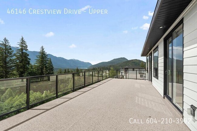 Photo du bâtiment - Modern Upper Home with Mountain views