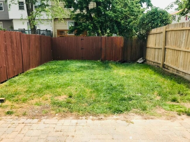 Foto del edificio - 320 Roanoke Dr SE