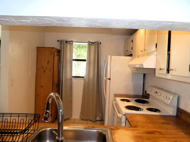 Foto del edificio - 7149 Golf Colony Ct