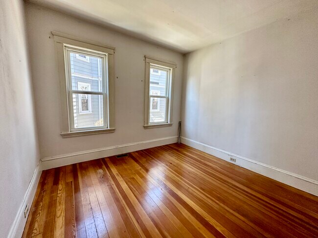 Foto del edificio - 39 Whitfield Rd