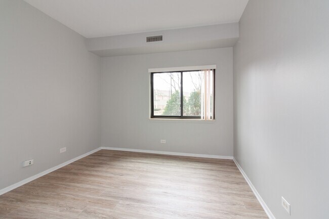 Building Photo - 6340 Americana Dr