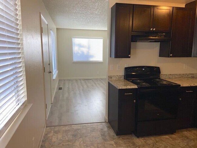 Foto del edificio - Reno Duplex - 1 Pet Friendly, Garage, Dishwasher, Washer/Dryer Hookups, Central A/C