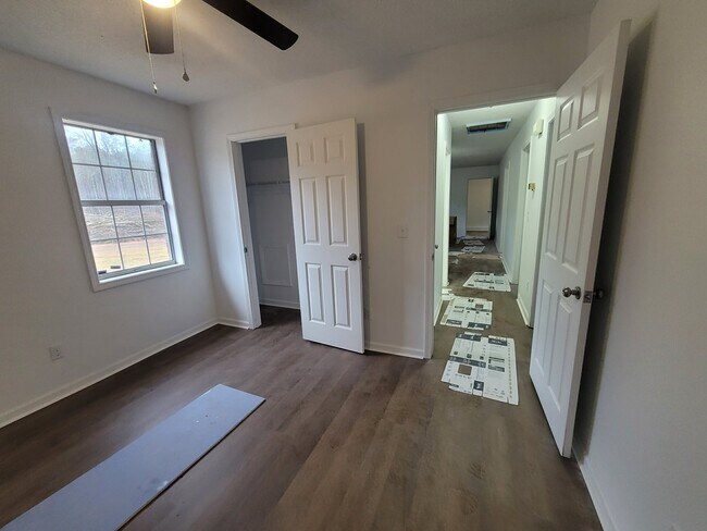 Foto del edificio - 1558 Bluff City Rd