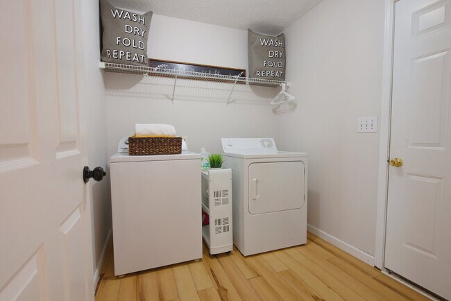 Foto del edificio - 245 Odell Ct