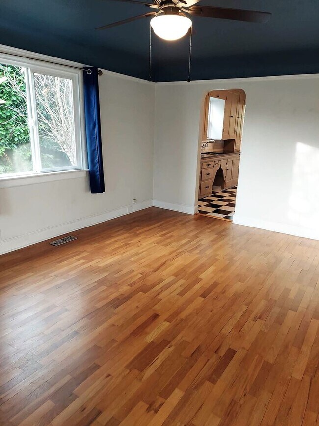 Building Photo - 3 Bedroom Home in Convenient Bremerton Loc...