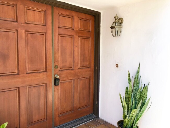 Foto del edificio - Sweet Single-Story, Completely Detached, in the Picturesque Fallbrook Village HOA Community!