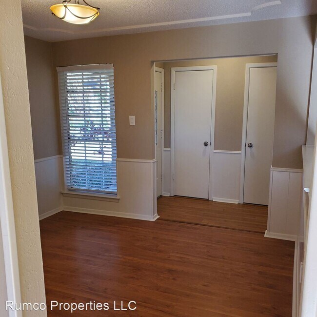 Foto del edificio - 3 br, 2 bath House - 2717 Trail Oak Ct.