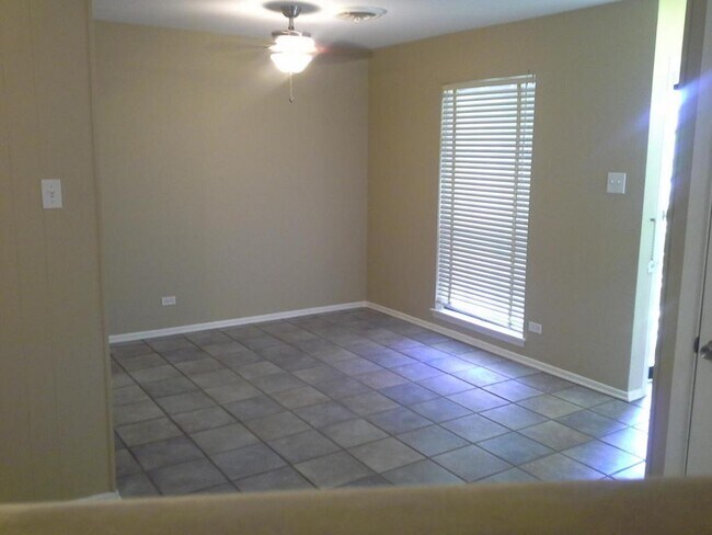 Foto del edificio - 4609 Warpath St