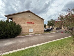 Building Photo - 412 Shiloh Dr