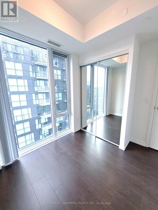 Building Photo - 8 Widmer St