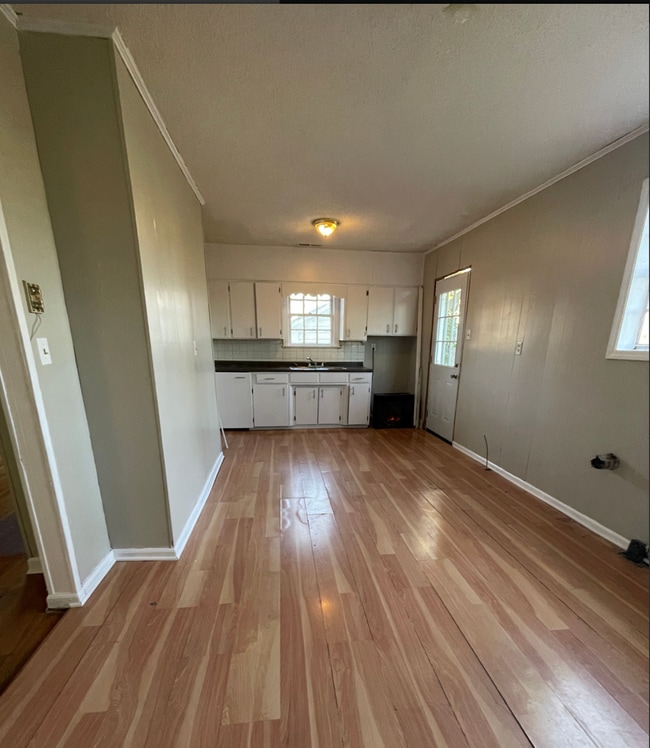 Building Photo - Recent Updates!! Move In Special Available!