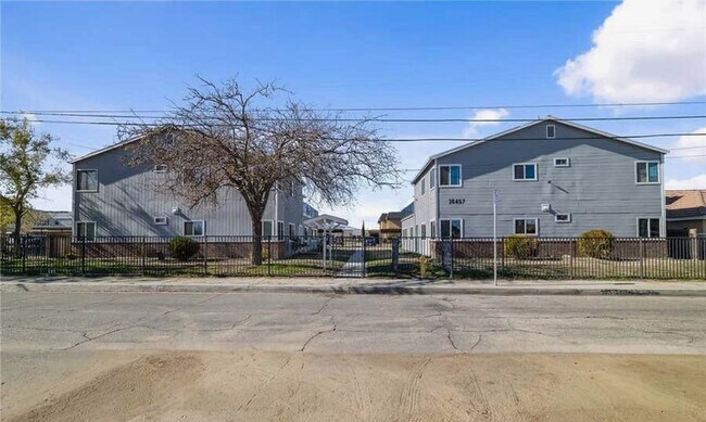 Building Photo - 38451 10th Pl E