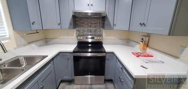 Building Photo - Private 2 Bedroom Unit
