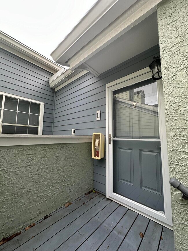 Building Photo - 1050 Crystal Way