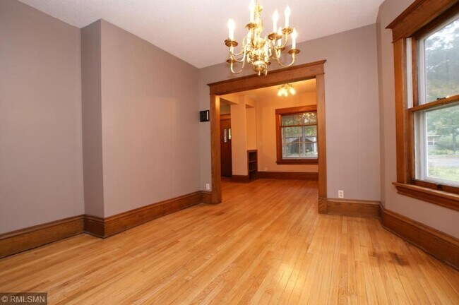 Foto del edificio - June 2026 ~ Cute 4 bedroom house. Spacious...