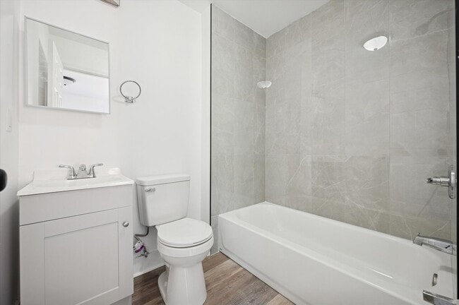 Foto del edificio - 2 Bed 3 Full Bath House North Philly