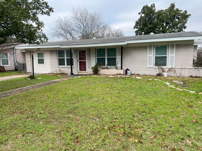 Building Photo - Welcome home to 4527 Diamondhead Drive!