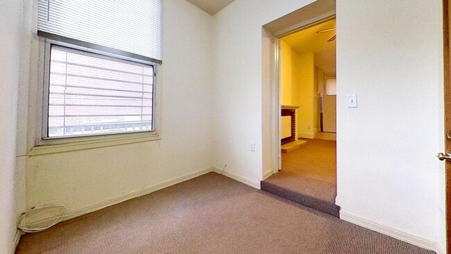 Building Photo - 4113 N Lincoln Ave