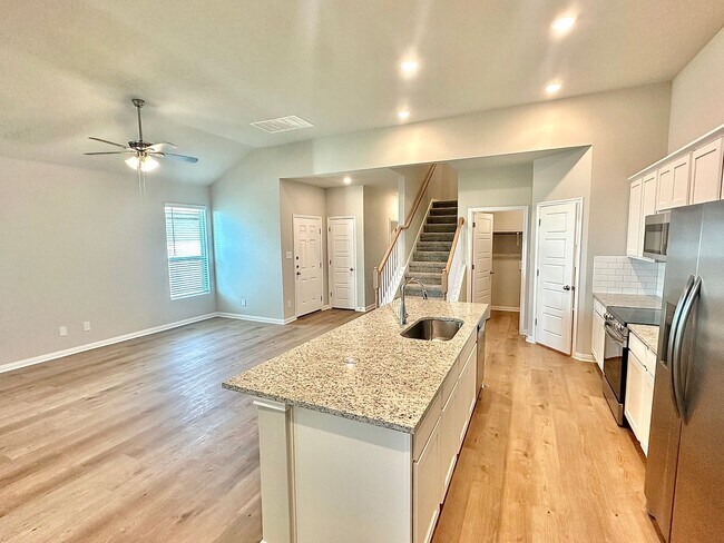 Foto del edificio - Luxury 2-Story, 4-Bed/ 2.5-Bath Duplex in ...