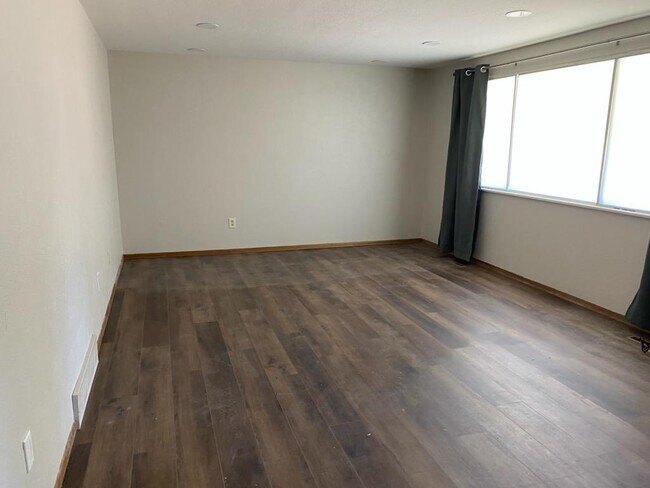 Foto del edificio - 2105 N Empire Ave