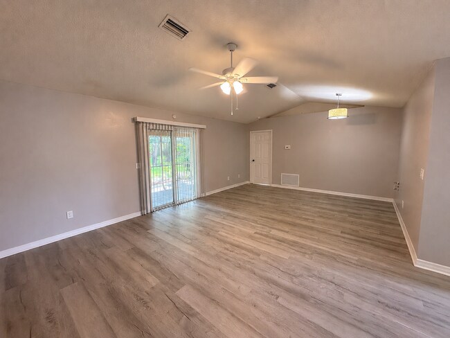 Foto del edificio - 53 Birchwood Dr