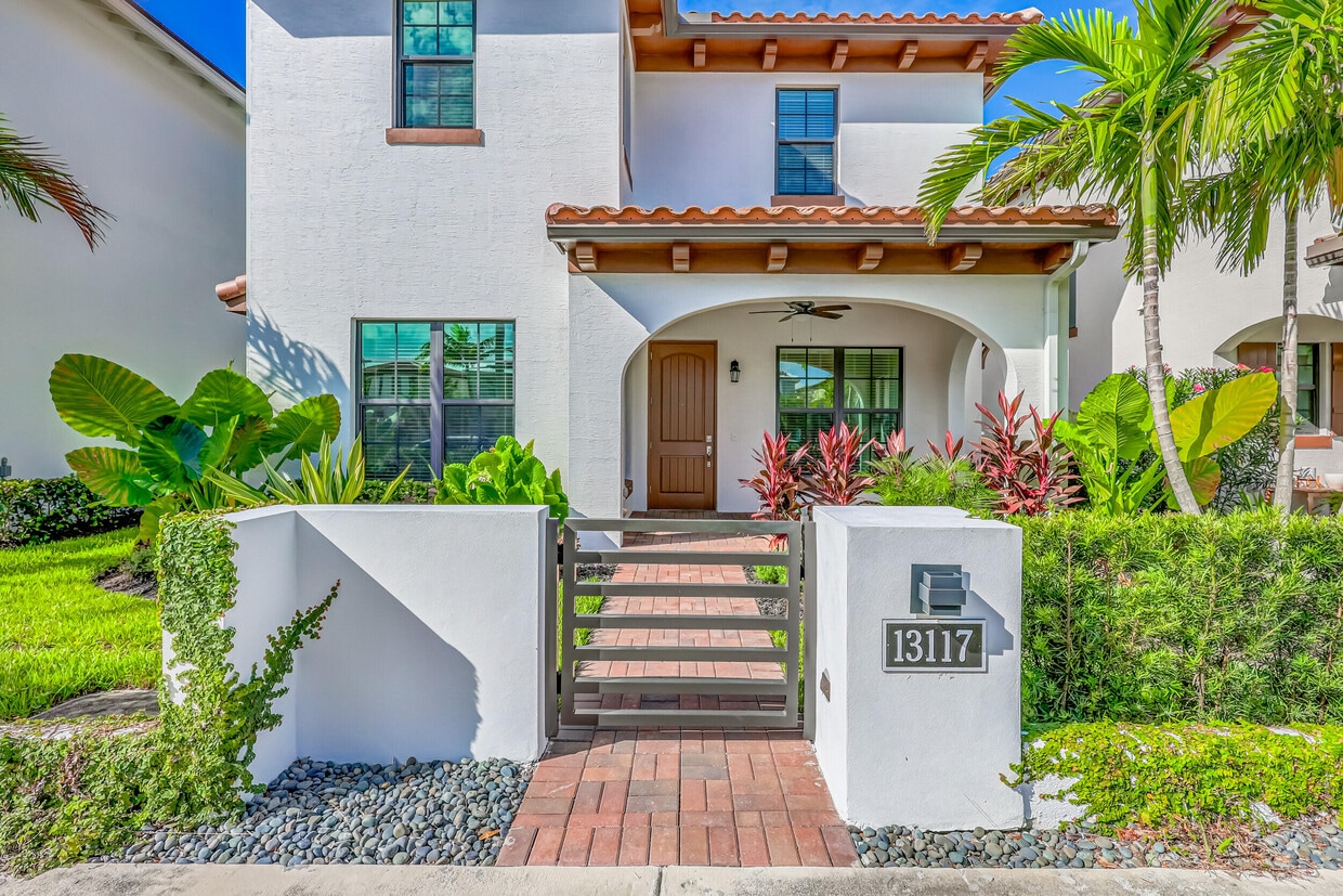 Foto principal - 13117 Alton Rd
