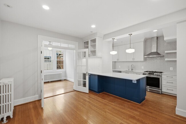 Building Photo - Glover Park Townhome | 4 Bed | 3.5 Bath | 2,500 Sf | Large Front Porch & Fenced-In Backyard w/ Deck