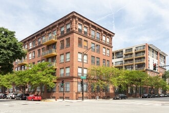 Building Photo - 1910 S Indiana Ave
