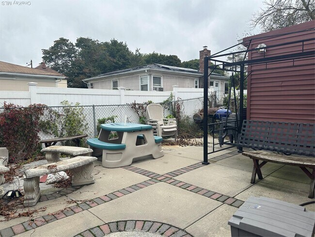 Foto del edificio - 243-01 130th Ave