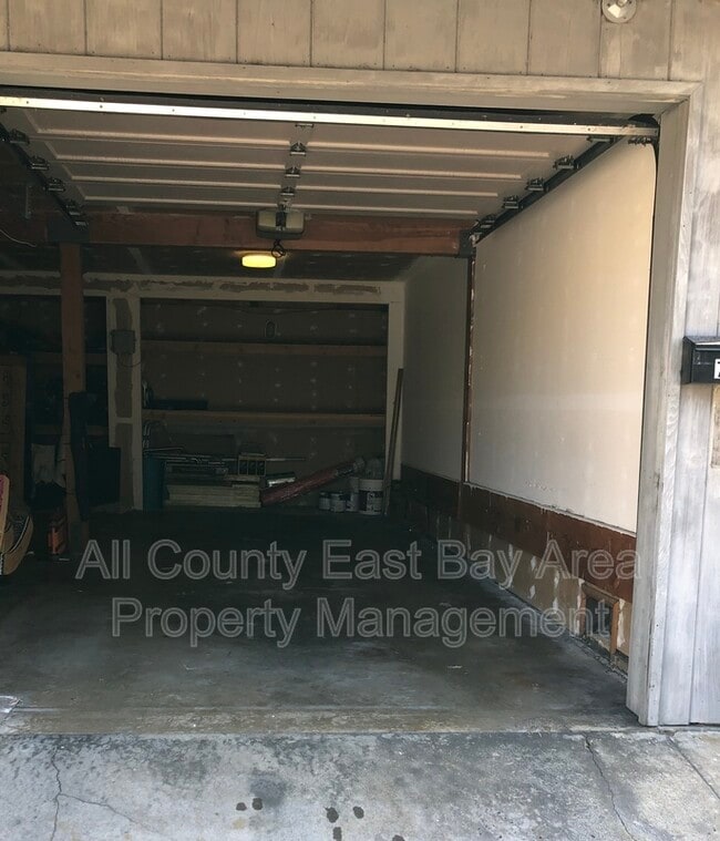 Building Photo - 730 Johnson St