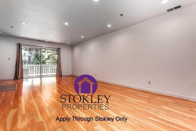 Building Photo - 1370 Las Juntas Way