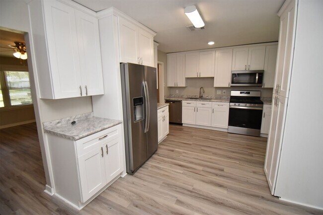Building Photo - 509 David Ave