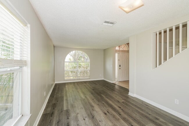 Foto del edificio - 1721 Scotch Pine Dr
