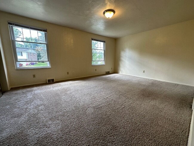 Building Photo - 438 Mower Dr