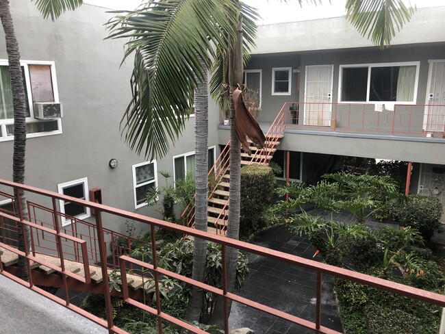Foto del edificio - 11124 Venice Blvd