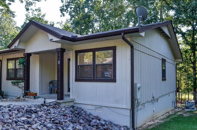 Foto del edificio - West Gate Area | LaCoruna Courts| Townhome | Unfurnished