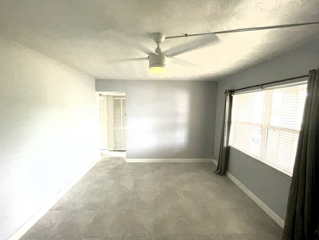 Building Photo - 5283 Jasmine Cir