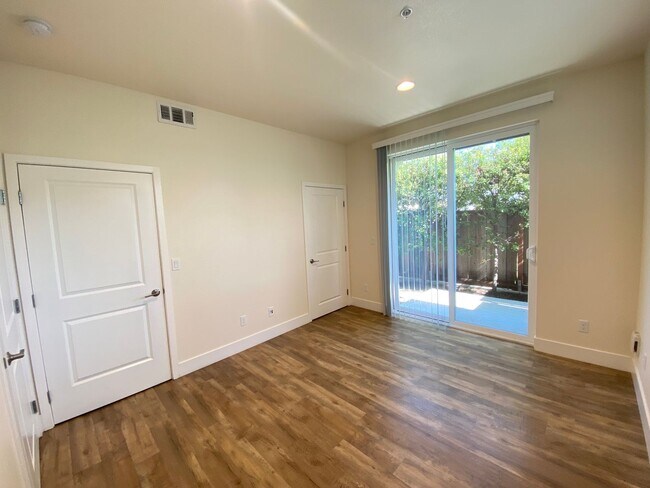 Building Photo - 103 Jacobs Ln