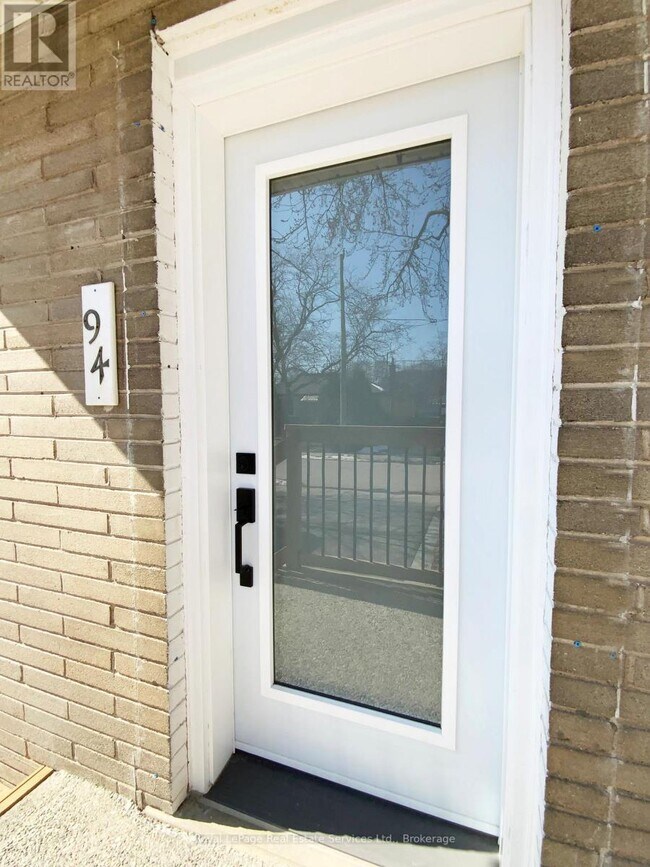 Photo du bâtiment - 94 W 32nd St