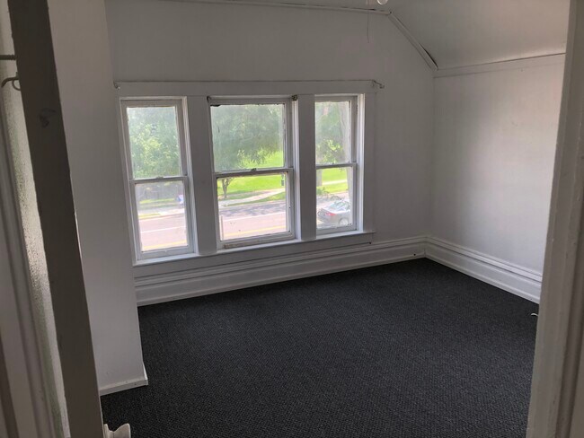 Room #2 - 1601 10th Ave