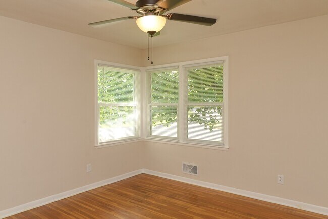 Building Photo - 1600 W McCarty St