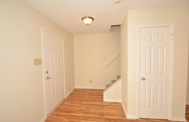 Building Photo - 15459 Border Dr