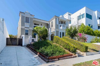 Building Photo - 865 S Lucerne Blvd