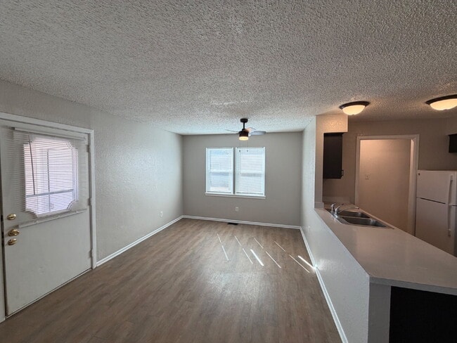 Building Photo - Beautiful Duplex Located off 98th and Indiana Near Wal-Mart!